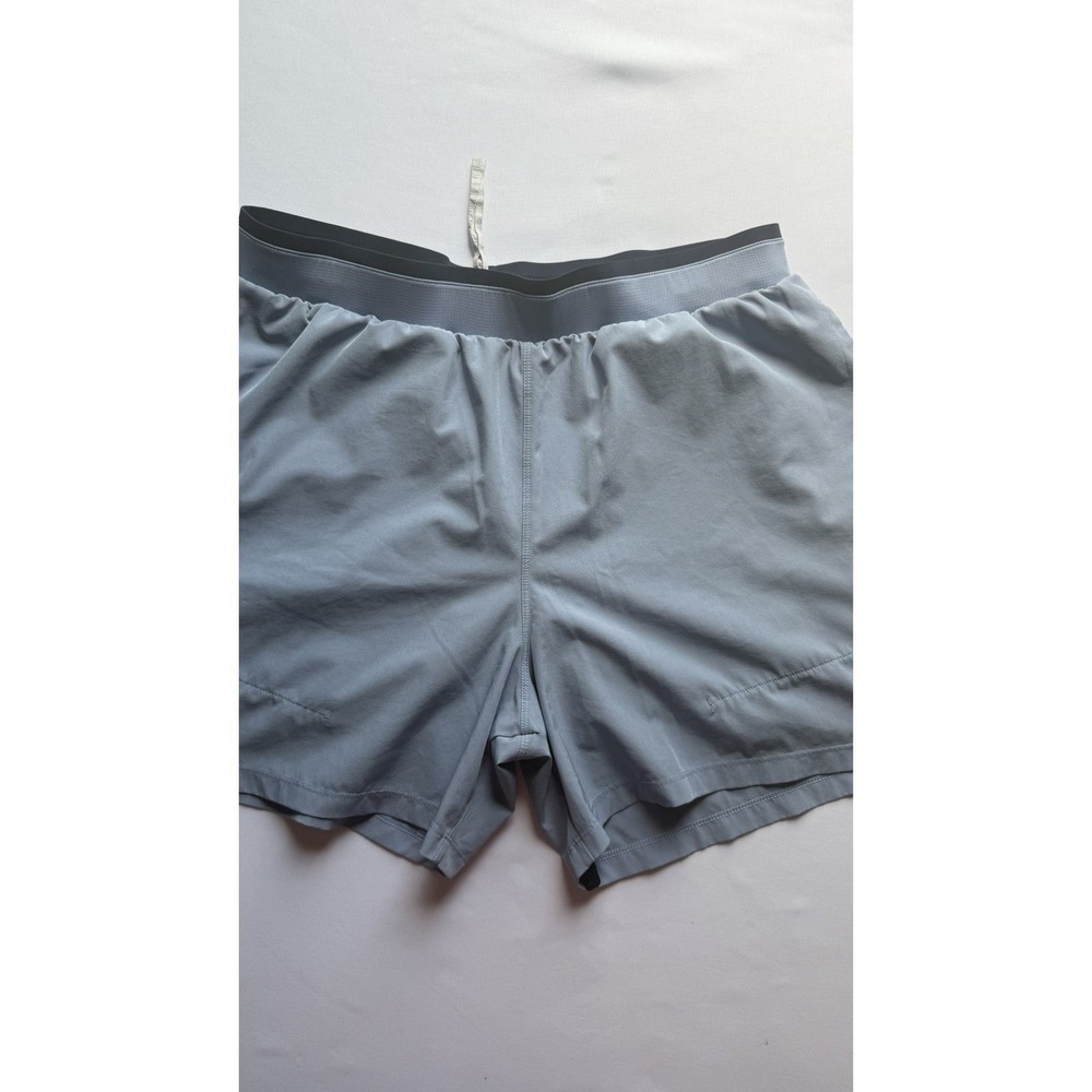 Fabletics Women Large Light Blue Shorts Athleisure Workout Wear Inseam 5"